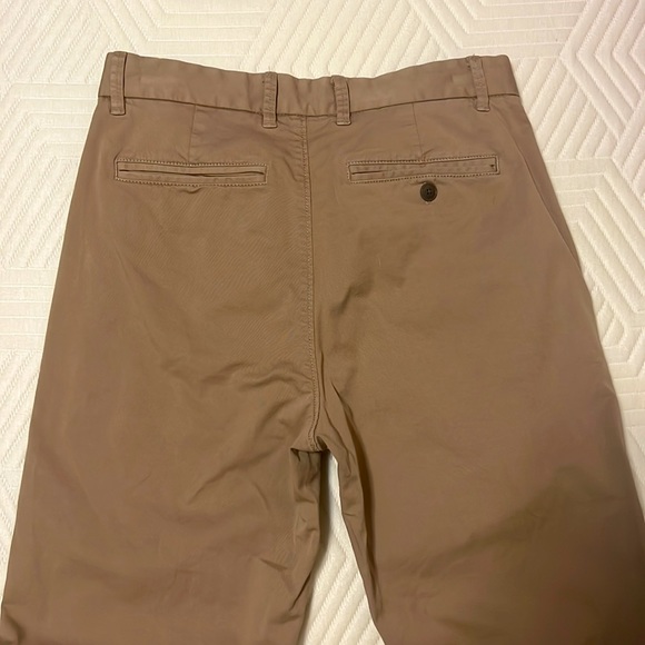 Everlane Straight leg khakis in 28 x 32. Excellent like new condition. - Picture 2 of 5